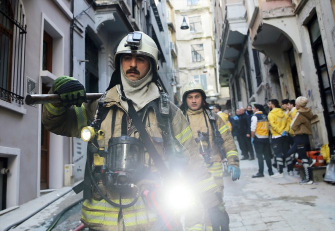 GÜNCELLEME 2 - Beyoğlu'nda yangın