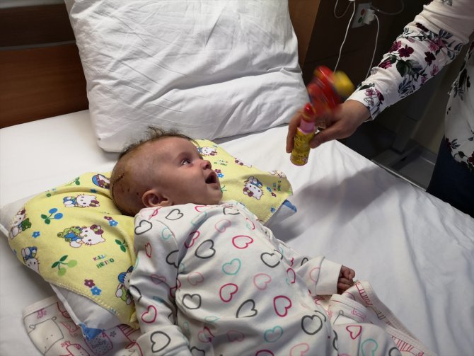 5 aylık Heya bebek, böbrek büyüklüğündeki tümörü yendi