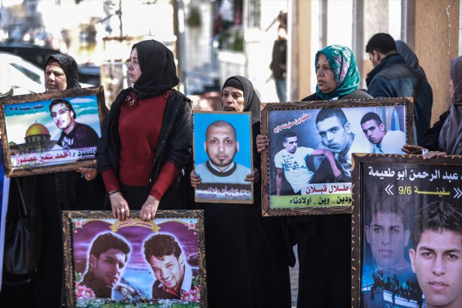 Mısır'da 2014'te batan gemide yakınları kaybolan Filistinli ailelerden gösteri