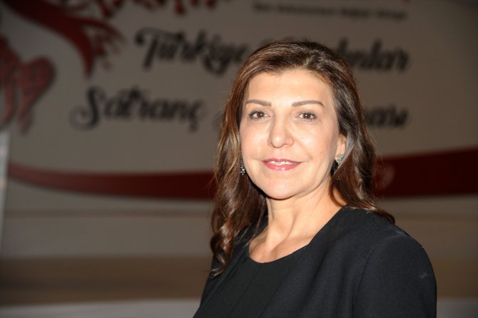 "Türk kadın satranççılardan derece bekliyoruz"
