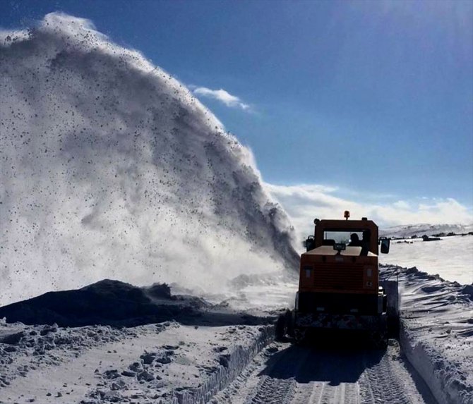 Türkiye'nin ilk kar rallisi "Şehitler diyarı"nda