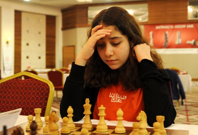 Satranççı kız kardeşlerin birincilik rekabeti