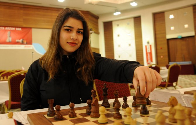 Satranççı kız kardeşlerin birincilik rekabeti