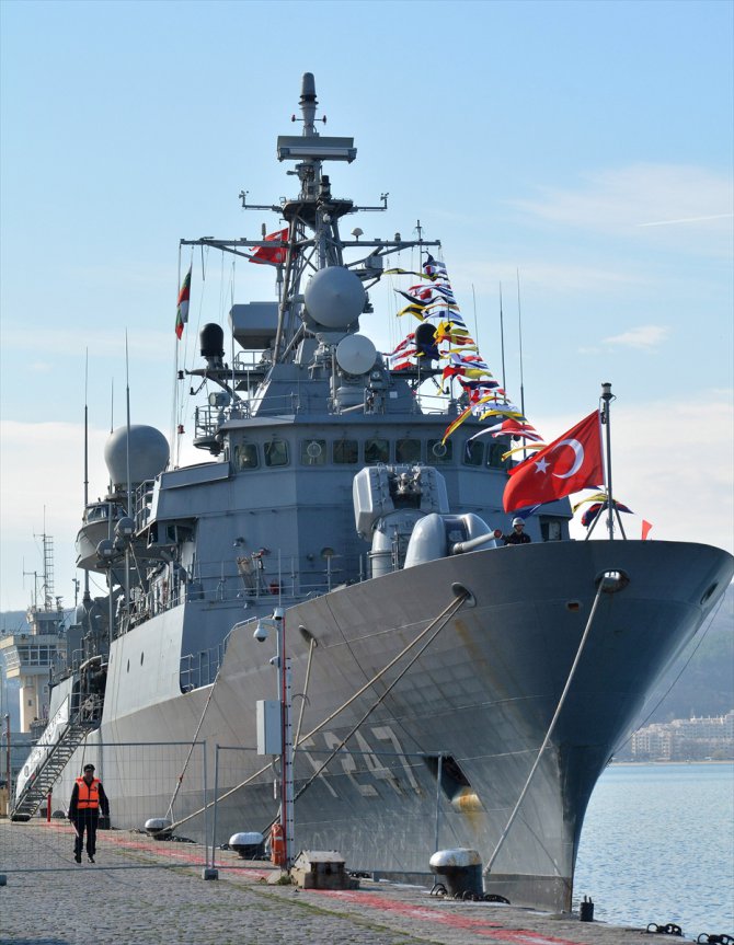 Türk savaş gemileri Bulgaristan'da