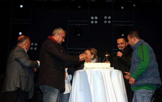 Murat Boz'a sahnede sürpriz doğum günü kutlaması