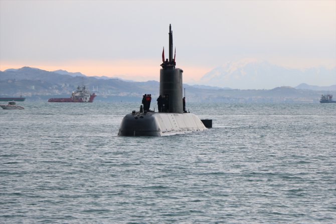Türk denizaltısı TCG GÜR Arnavutluk'ta