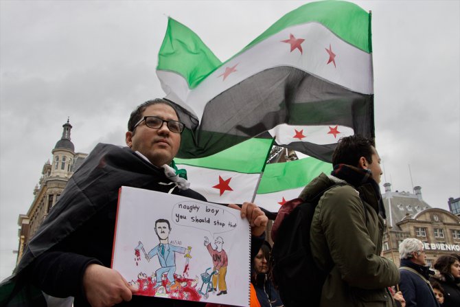 Hollanda'da Suriye gösterisi düzenlendi