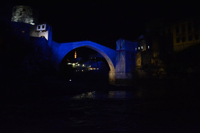 Mostar Köprüsü Yeni Zelanda için ışıklandırıldı