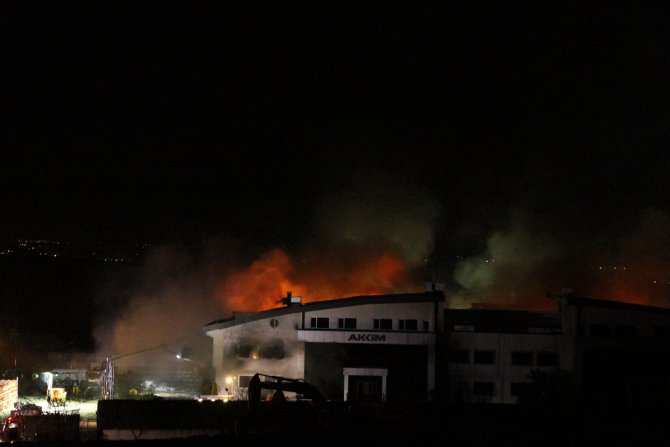 GÜNCELLEME 3 - Arnavutköy'de fabrika yangını