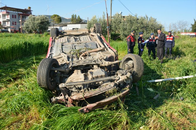 Aydın'da otomobil tarlaya devrildi: 2 ölü