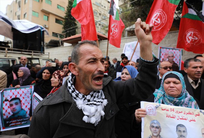 Gazze'de Filistinli tutuklulara destek gösterisi