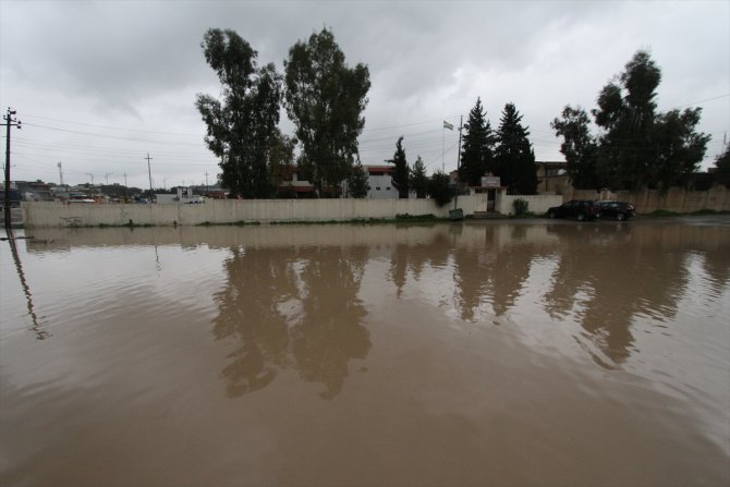 Irak'ta sel hayatı olumsuz etkiledi