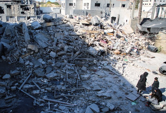 İsrail'den Gazze'ye 50 hava saldırısı