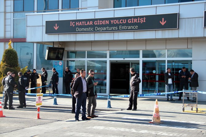 Kayseri'de bir polis meslektaşını yaralayıp, kendini vurdu