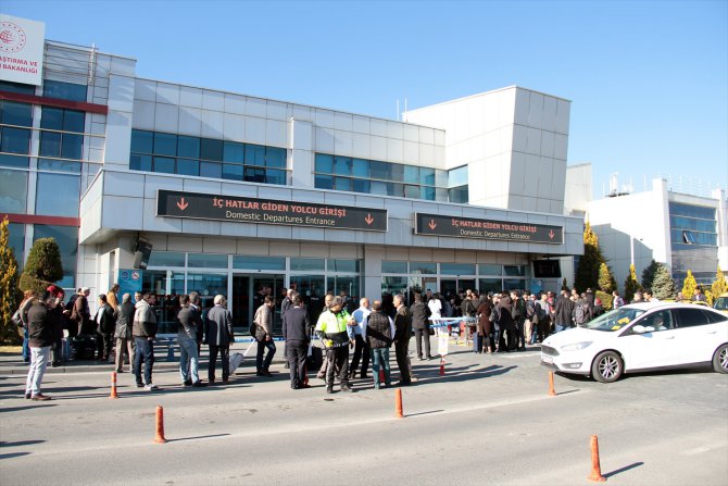 Kayseri'de bir polis meslektaşını yaralayıp, kendini vurdu