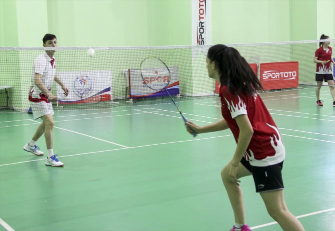Genç badmintoncular Ankara'da kampa girdi