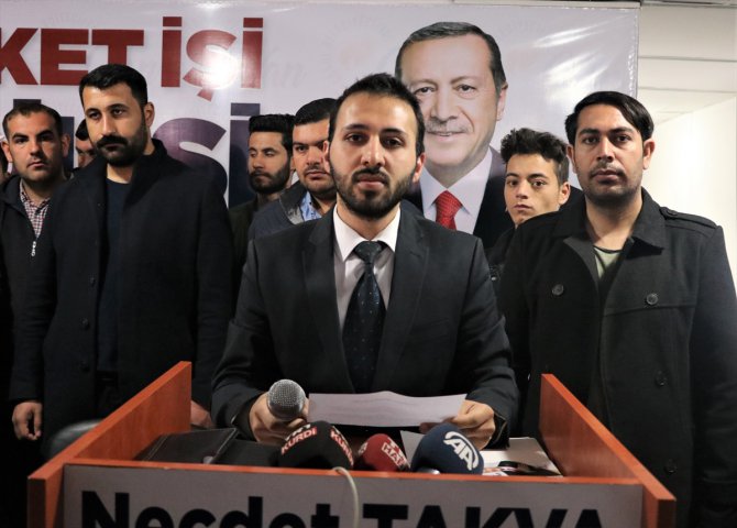 İYİ Parti'den istifa eden gençler AK Parti'ye geçti
