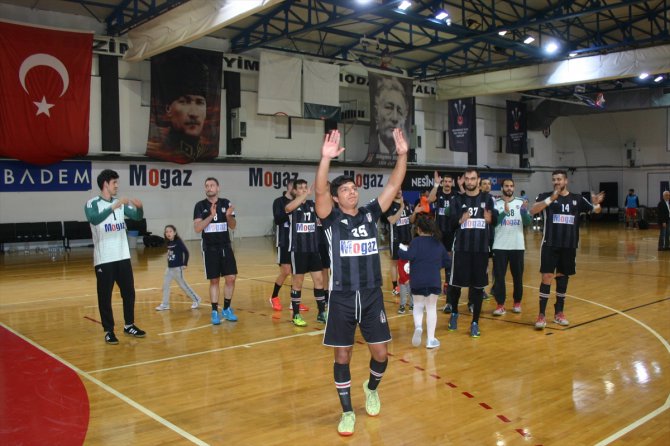 Şampiyon Beşiktaş Mogaz, taraftarlarıyla buluştu