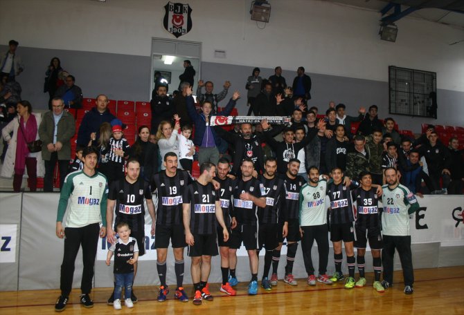 Şampiyon Beşiktaş Mogaz, taraftarlarıyla buluştu