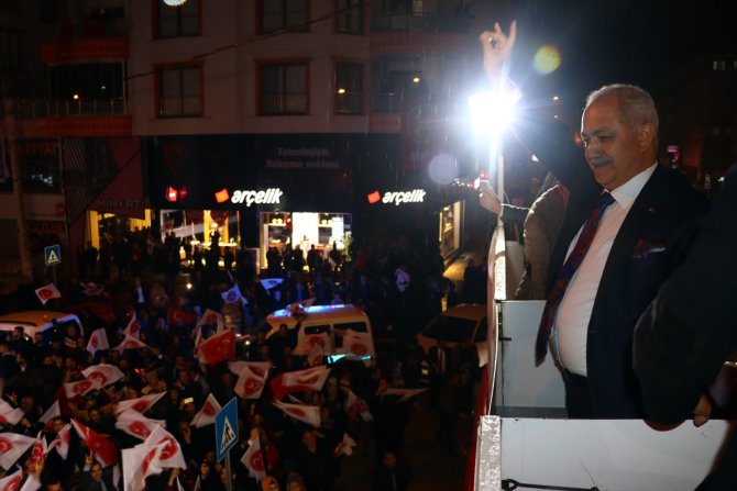 Osmaniye'de seçim kutlaması