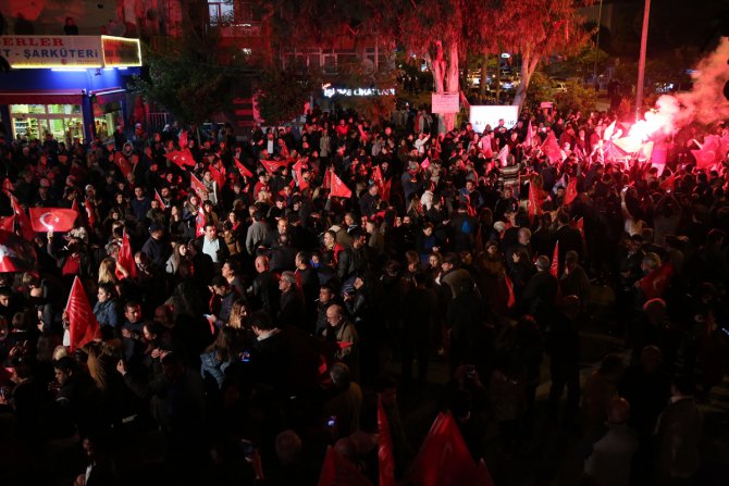 Antalya'da seçim kutlaması