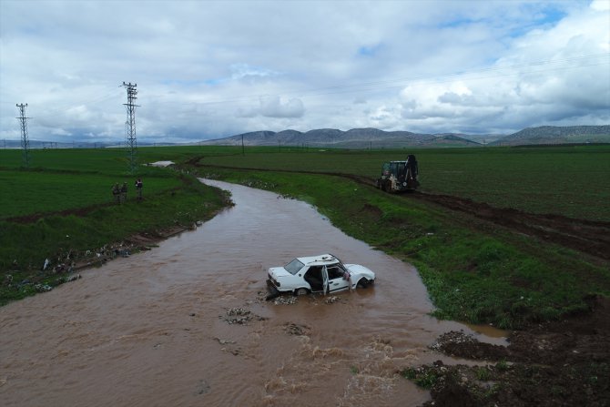 Gaziantep'te sele kapılan araçtaki 2 kişinin kaybolması