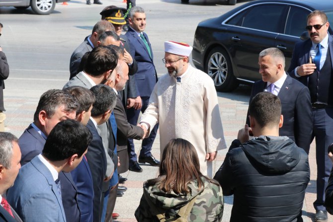Ali Erbaş, Zeynep Esin'in ailesini ziyaret etti