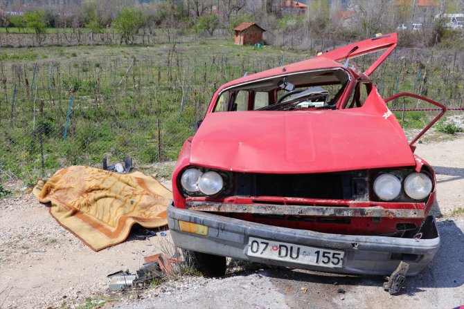 Burdur'da iki otomobil çarpıştı: 1 ölü, 2 yaralı