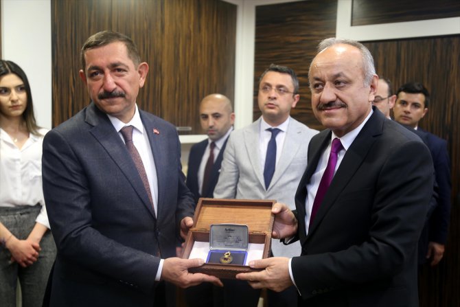 Kastamonu Belediye Başkanı Vidinlioğlu, görevine başladı