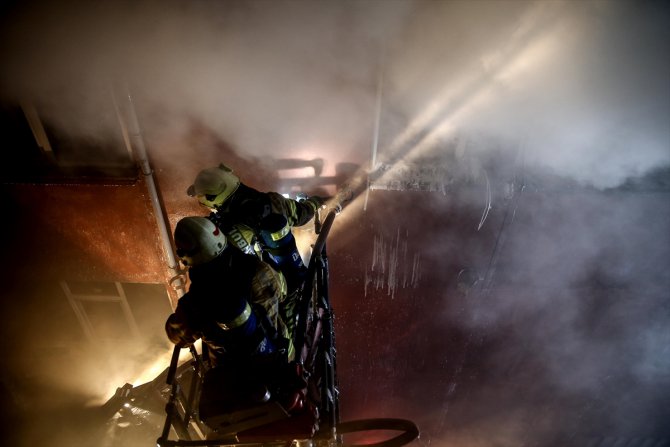 - İstanbul Bayrampaşa'da iş yeri yangını
