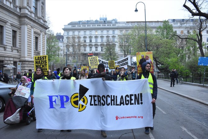 Avusturya'da ırkçı "Kimlikçiler Hareket" karşıtı gösteri