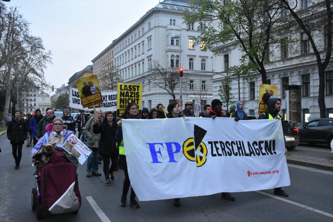 Avusturya'da ırkçı "Kimlikçiler Hareket" karşıtı gösteri