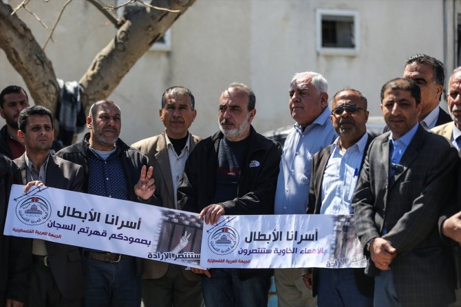 Açlık grevindeki Filistinli tutuklulara destek gösterisi