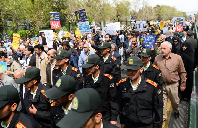 İran'da ABD'nin Devrim Muhafızları kararı protesto edildi