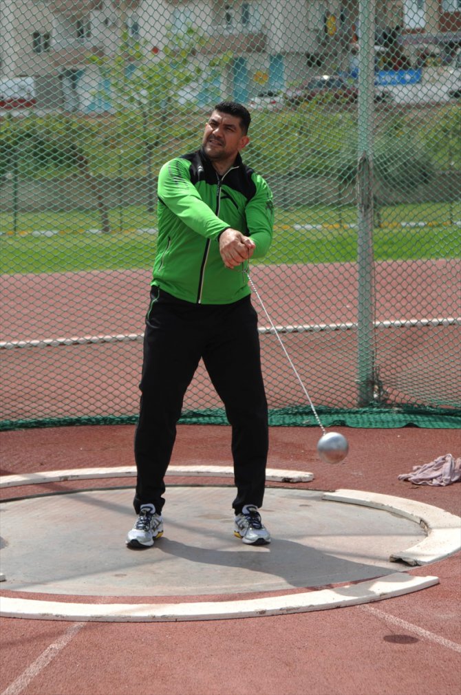 Olimpiyat şampiyonu Tacik sporcu Antalya'da hazırlanıyor
