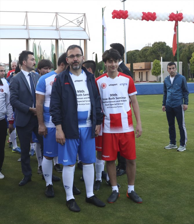 Suriyeli ve Türk çocuklar, milletvekilleriyle futbol maçı yaptı