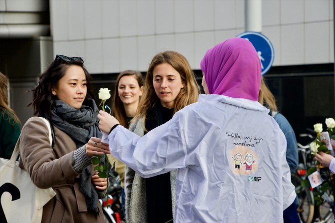 Hollanda'da "Buyurun ben Müslümanım" etkinliği