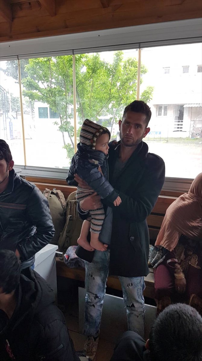 Adana'da 60 düzensiz göçmen yakalandı