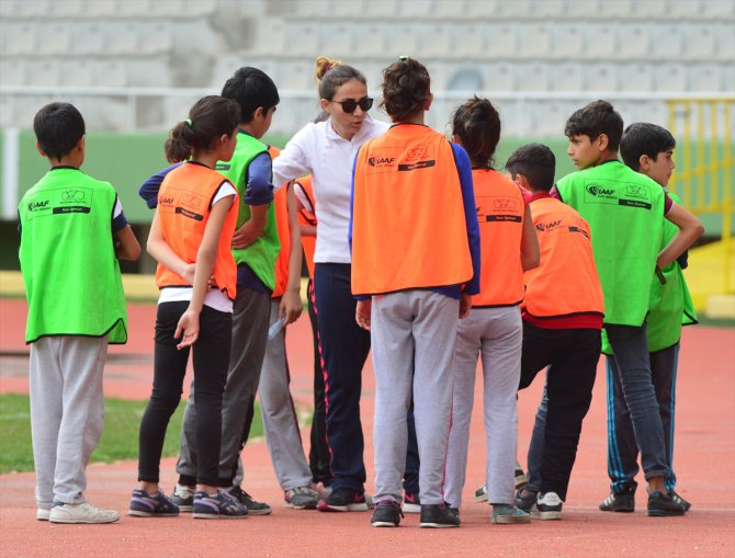 Antrenör çift, Şanlıurfa'da geleceğin atletlerini yetiştiriyor