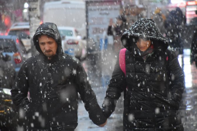 Kars'ta bahar karı etkisini sürdürüyor