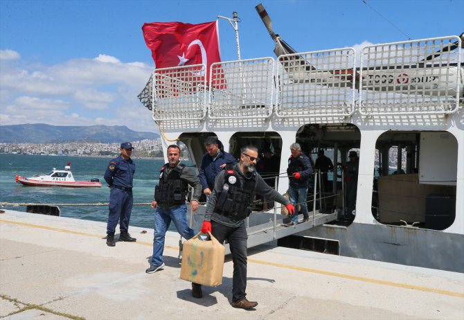 GÜNCELLEME - "Birlik Operasyonu"nun yapıldığı balıkçı teknesi İzmir'e getirildi
