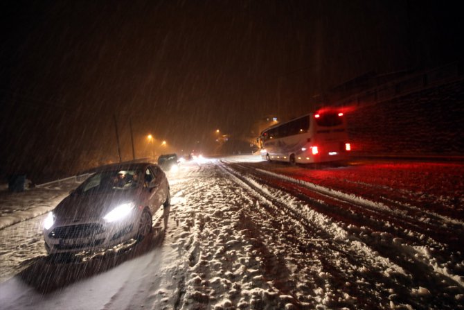 Malatya'da kar yağışı ulaşımı aksattı