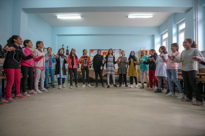 Van'ın "Beşiktaşlı kızları" konsere hazırlanıyor