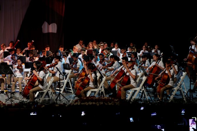 Mozart ödüllü Ali İnsan İzmir'de sahne aldı