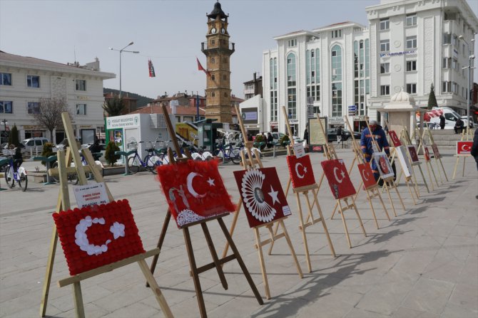 Öğrenciler yöresel ürünlerle 81 Türk bayrağı yaptı