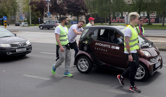 Hırvatistan'da otomobil ittirmede Guinness rekoru kırıldı