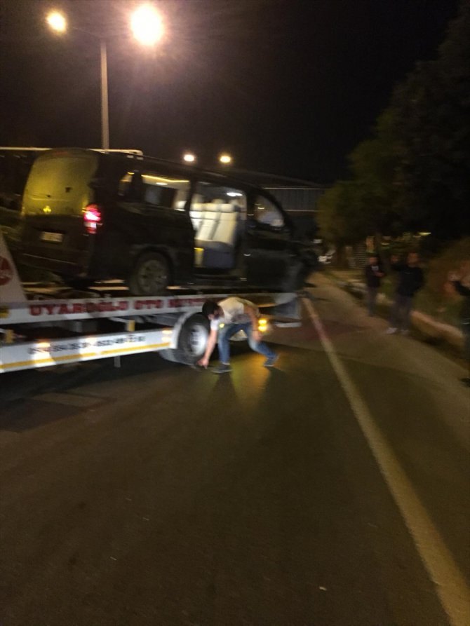 Alanyasporlu futbolcuları taşıyan minibüs devrildi: 7 yaralı
