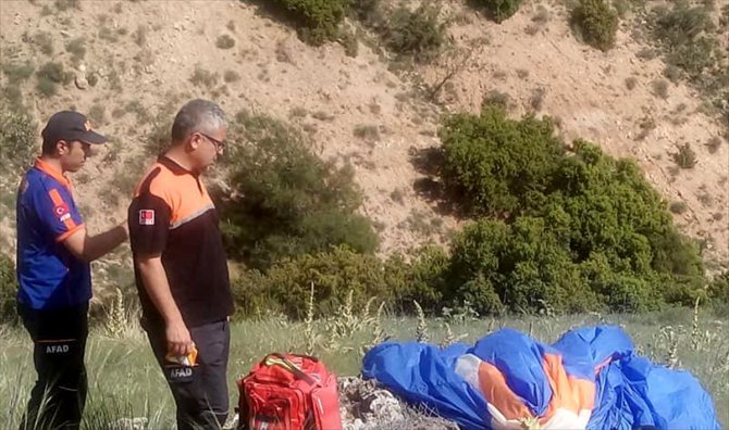 Denizli'de yamaç paraşütü kazası: 1 ölü