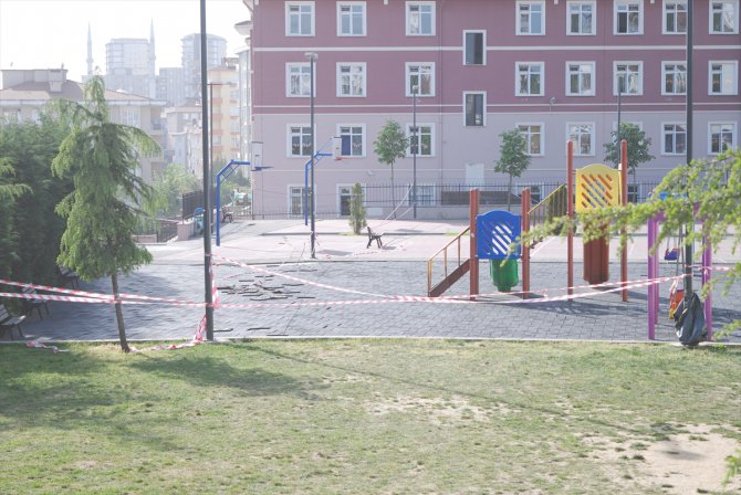 Sancaktepe'de çatlaklar oluşan park mühürlendi