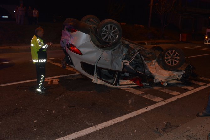 Kocaeli'de otomobiller çarpıştı: 2 ölü, 3 yaralı